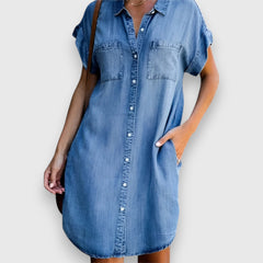 Marisse – Let og Luftig Denimkjole med Knapper